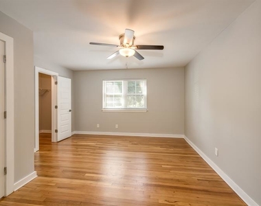 880 Saint Charles Avenue Ne # 3 - Photo Thumbnail 8