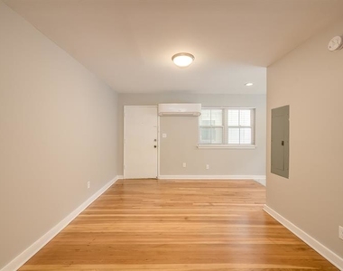 880 Saint Charles Avenue Ne # 3 - Photo Thumbnail 1