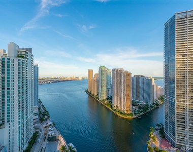 200 Biscayne Boulevard Way - Photo Thumbnail 1