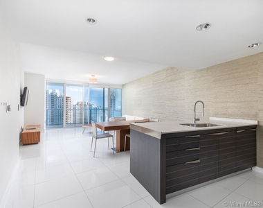 200 Biscayne Boulevard Way - Photo Thumbnail 5