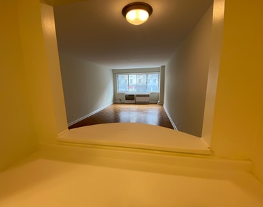 360 East 65 Street - Photo Thumbnail 7