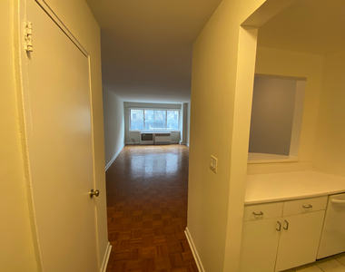 360 East 65 Street - Photo Thumbnail 2