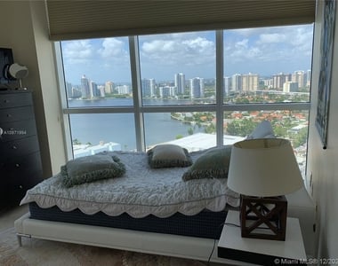 18101 Collins Ave - Photo Thumbnail 10