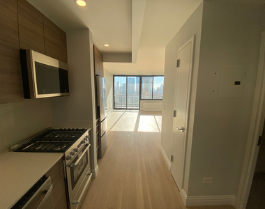 235 West 48th Street - Photo Thumbnail 25