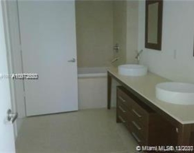 465 Brickell Av - Photo Thumbnail 2