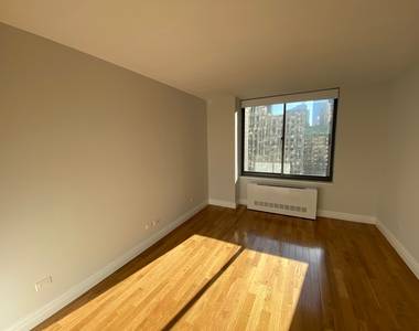 235 West 48th Street - Photo Thumbnail 8