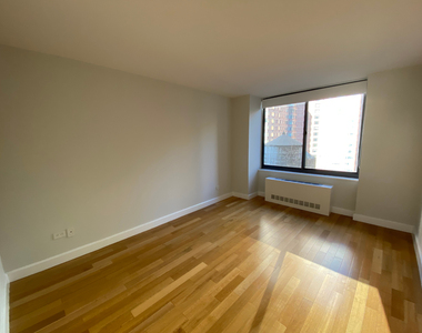 235 West 48th Street - Photo Thumbnail 38