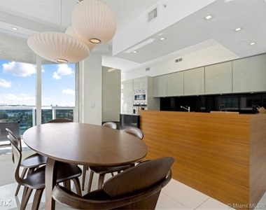 4775 Collins Ave - Photo Thumbnail 4