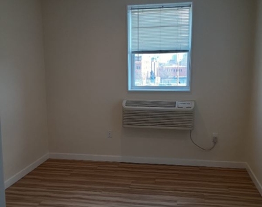 241 S 49th St 318 - Photo Thumbnail 2