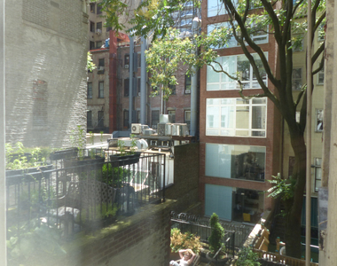 110 East 61st Street - Photo Thumbnail 11