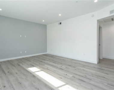 947 Wilcox Ave Unit 202 - Photo Thumbnail 0