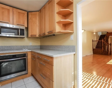 11849 Mayfield Ave Apt 103 - Photo Thumbnail 4