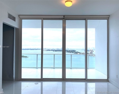 2020 N Bayshore Dr Apt 3207 - Photo Thumbnail 17