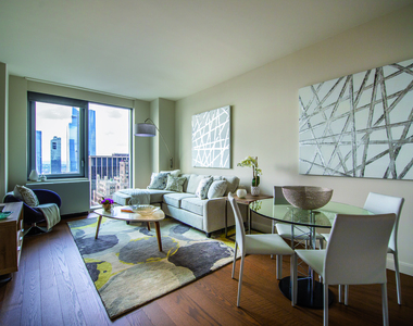 100 West 31st Street - Photo Thumbnail 2