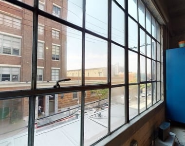 1855 Industrial St Apt 303 - Photo Thumbnail 3