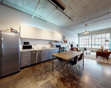 1855 Industrial St Apt 303 - Photo Thumbnail 4