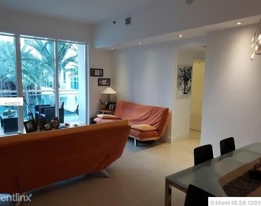 951 Brickell Ave - Photo Thumbnail 1