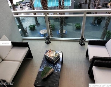 951 Brickell Ave - Photo Thumbnail 2