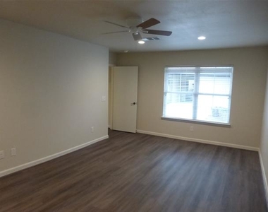 11311 Park Central Place - Photo Thumbnail 12