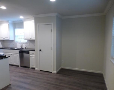 11311 Park Central Place - Photo Thumbnail 4