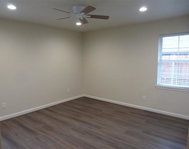 11311 Park Central Place - Photo Thumbnail 9