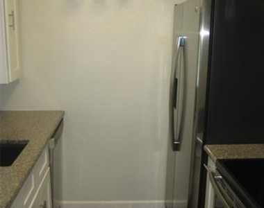 4525 Gilbert Avenue - Photo Thumbnail 5