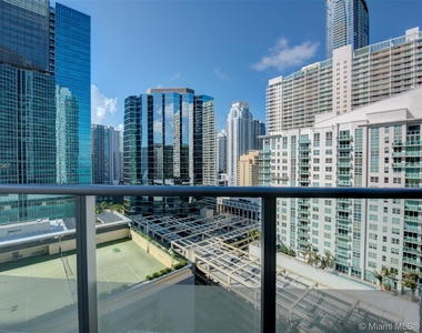 1300 Brickell Bay Dr - Photo Thumbnail 4