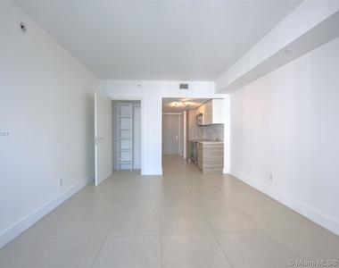 1300 Brickell Bay Dr - Photo Thumbnail 2