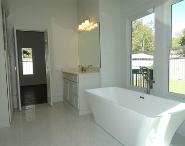 402 S Rosemont Avenue - Photo Thumbnail 17