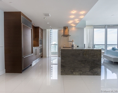 495 Brickell Ave - Photo Thumbnail 4