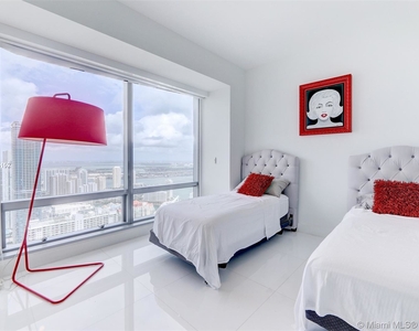 1425 Brickell Ave - Photo Thumbnail 17