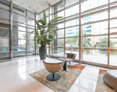 1425 Brickell Ave - Photo Thumbnail 3