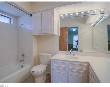 1417 Carriage Ln - Photo Thumbnail 9