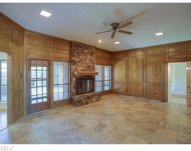 1417 Carriage Ln - Photo Thumbnail 2