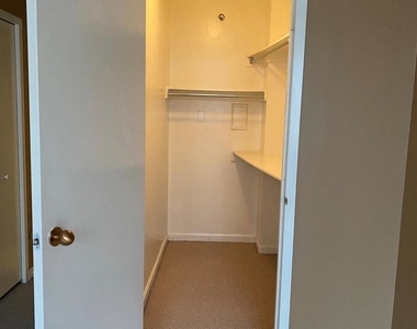 1805 Crystal Dr #715 - Photo Thumbnail 16