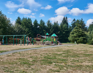 16619 Larch Way - Photo Thumbnail 48