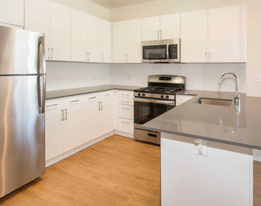 6150 De Soto Avenue - Photo Thumbnail 5