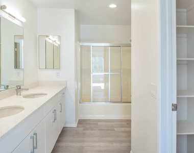 27105 Silver Oak Lane - Photo Thumbnail 44