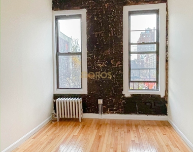 700 East 9th Street - Photo Thumbnail 2