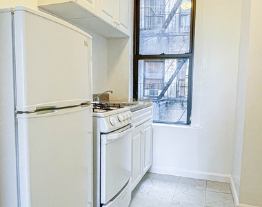 700 East 9th Street - Photo Thumbnail 4
