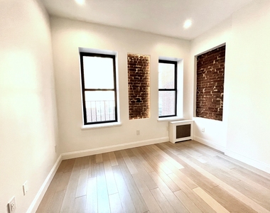 11th ST. Duplex 3BR/2BTH apartment in the East Village - Photo Thumbnail 6