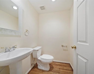 5103 Eigel Street - Photo Thumbnail 9