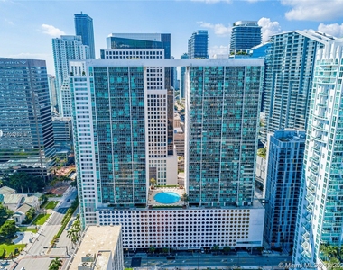 500 Brickell Ave - Photo Thumbnail 1