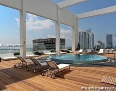 500 Brickell Ave - Photo Thumbnail 0