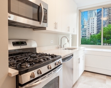 30 West 63rd Street - Photo Thumbnail 2