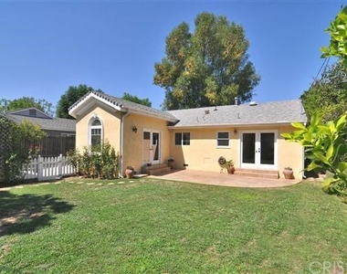 4954 Ranchito Avenue - Photo Thumbnail 8