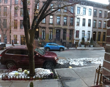 West 11th Street - Photo Thumbnail 4