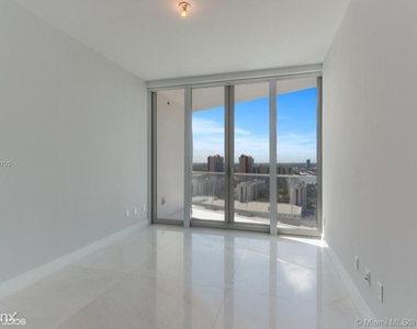 16901 Collins Ave - Photo Thumbnail 8