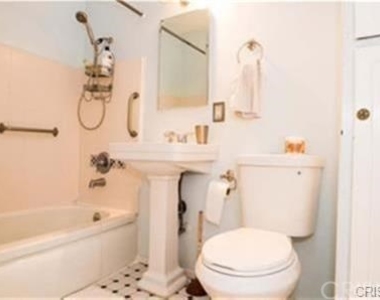 5840 White Oak Avenue - Photo Thumbnail 20