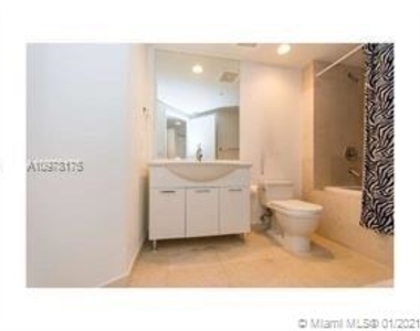 475 Brickell Ave - Photo Thumbnail 1